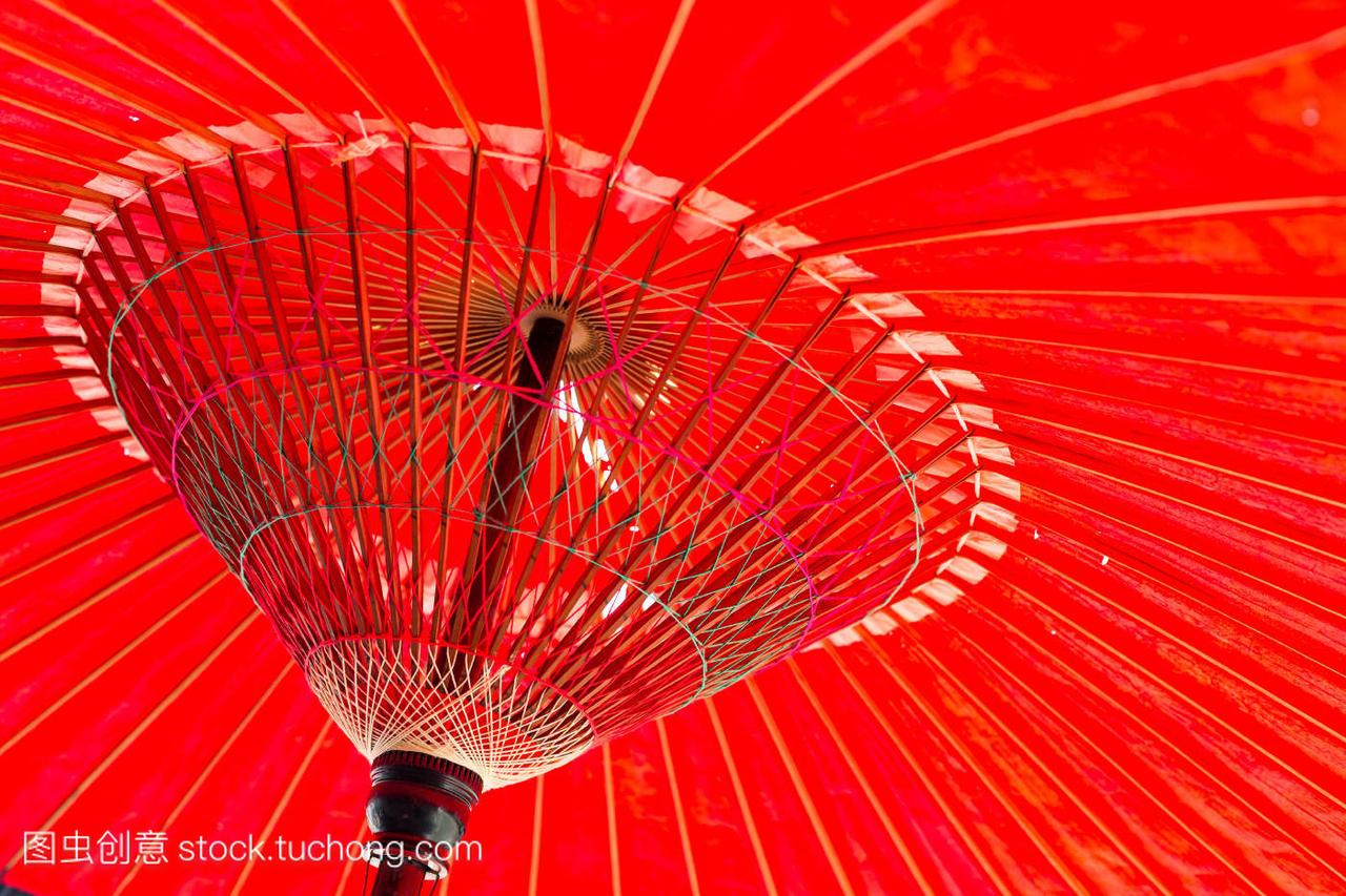 日本传统红色雨伞