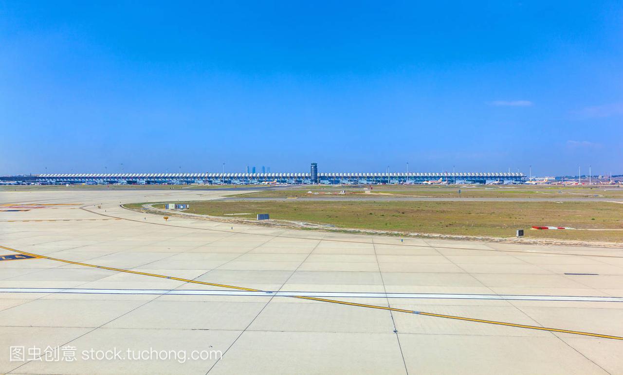 马德里巴拉哈斯机场新航站楼的景色