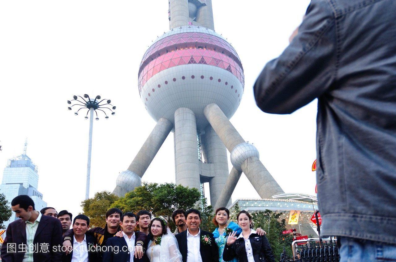 婚纱照在东方明珠电视塔′′浦东商业区上海中