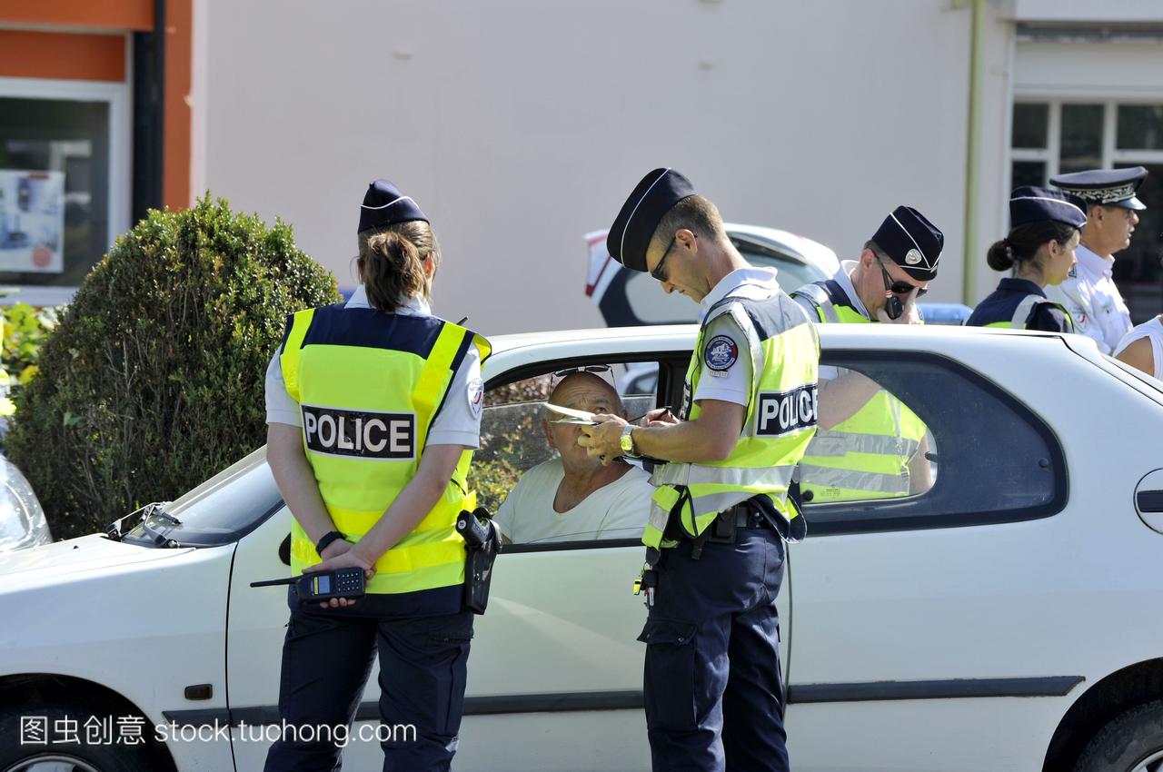 法国,法国西部,南特,法国警方进行汽车检查,道路