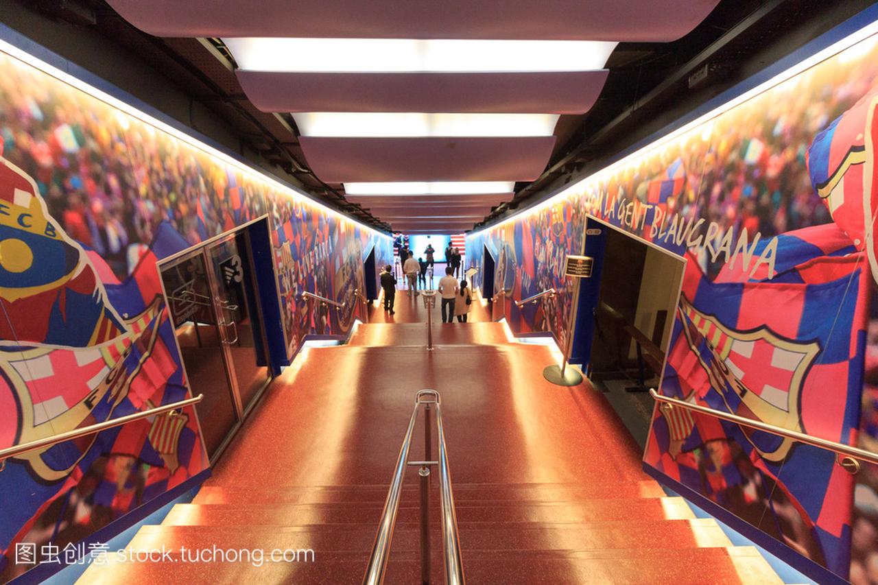 在巴塞罗那的足球体育场诺坎普球员隧道