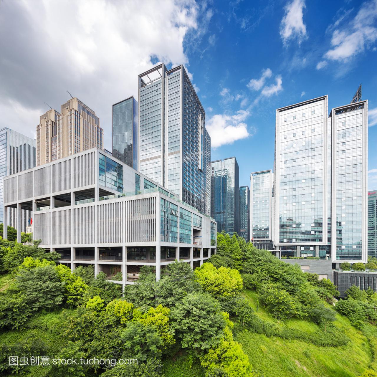 在重庆市中心城区现代化的办公大楼