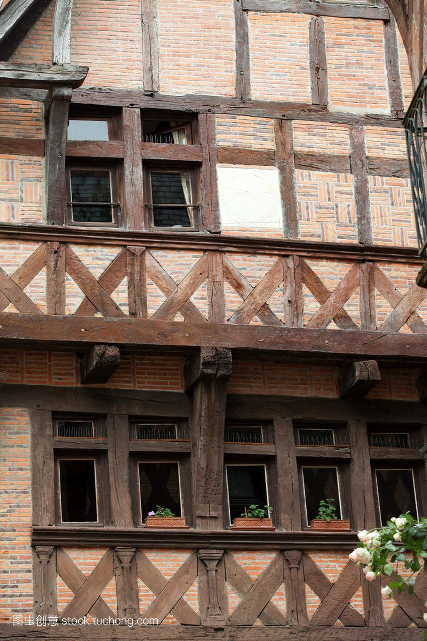 半砖木结构的房子,在希侬、 维埃纳省谷、 法国