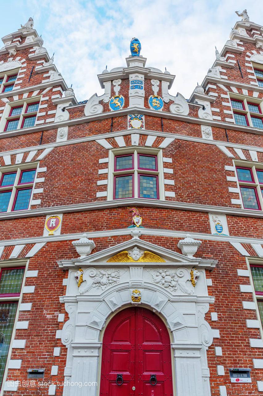 在 Hoorn,荷兰的历史建筑的立面