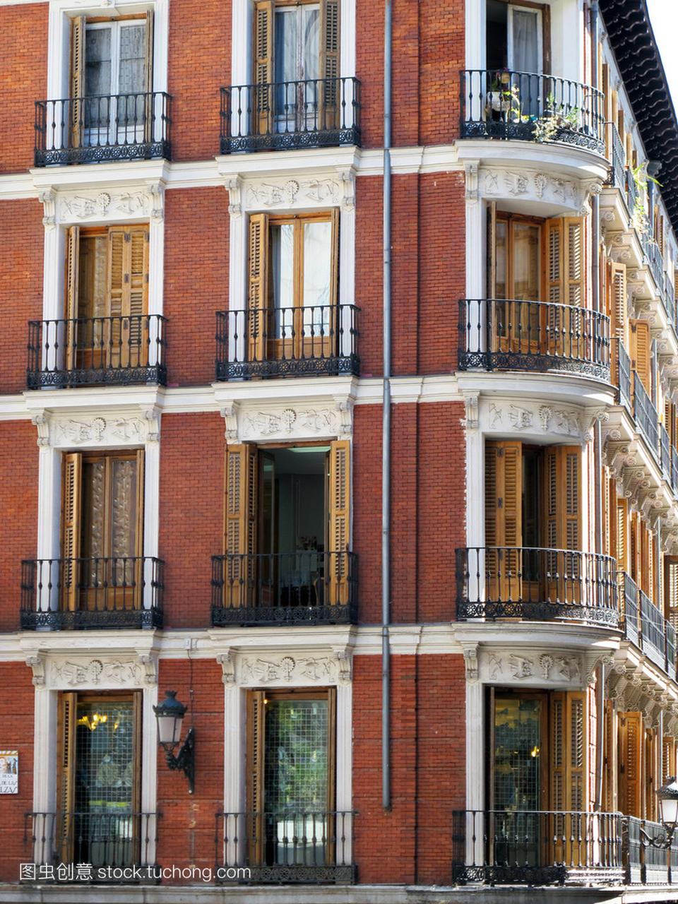 典型的房子在马德里市中心西班牙