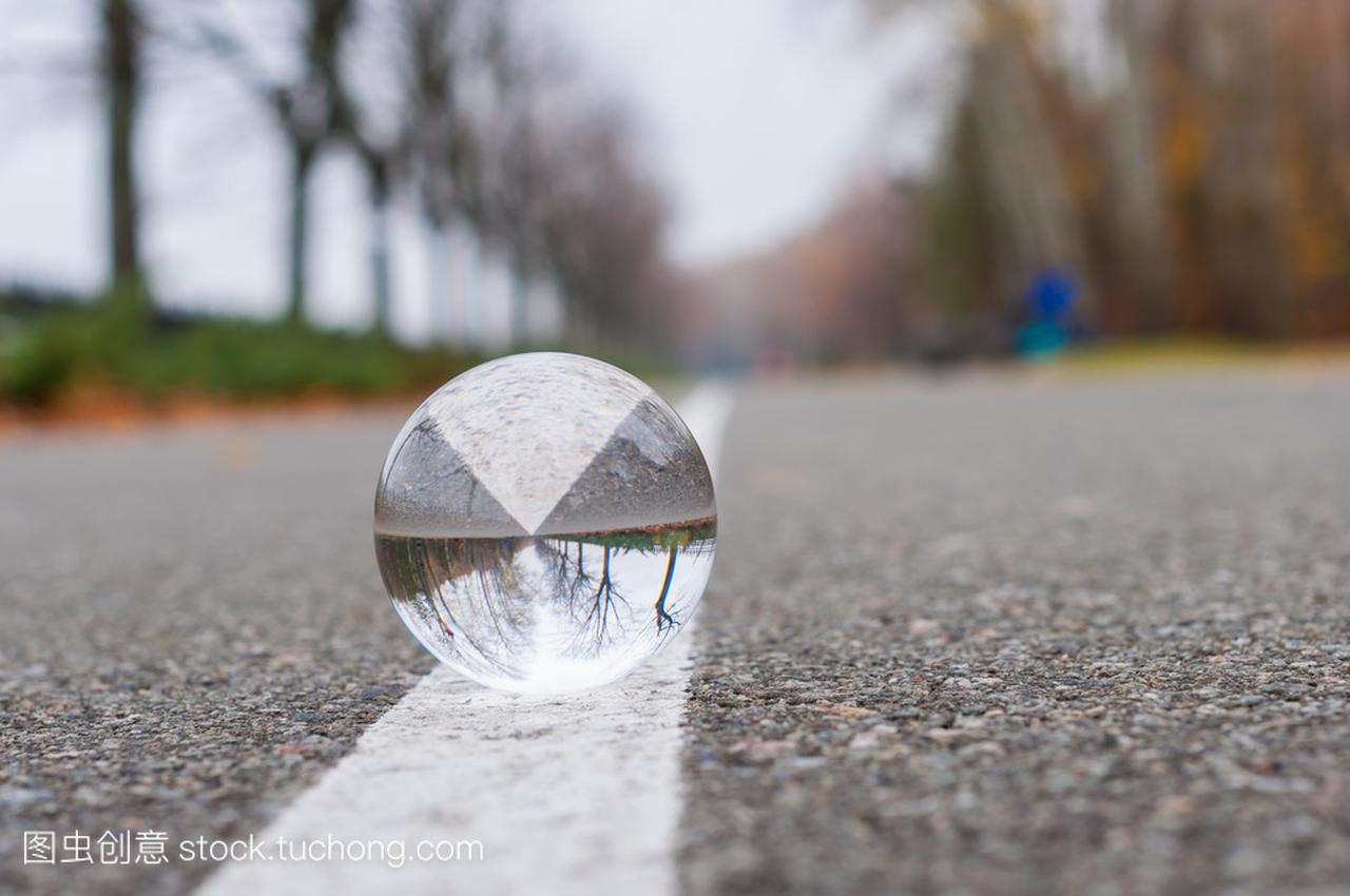 玻璃球或算命,预言,预测未来的 orb。在纹理表