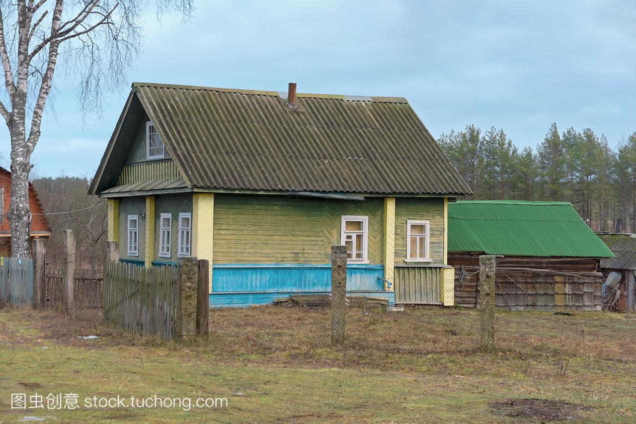 俄罗斯的乡村间木房子里