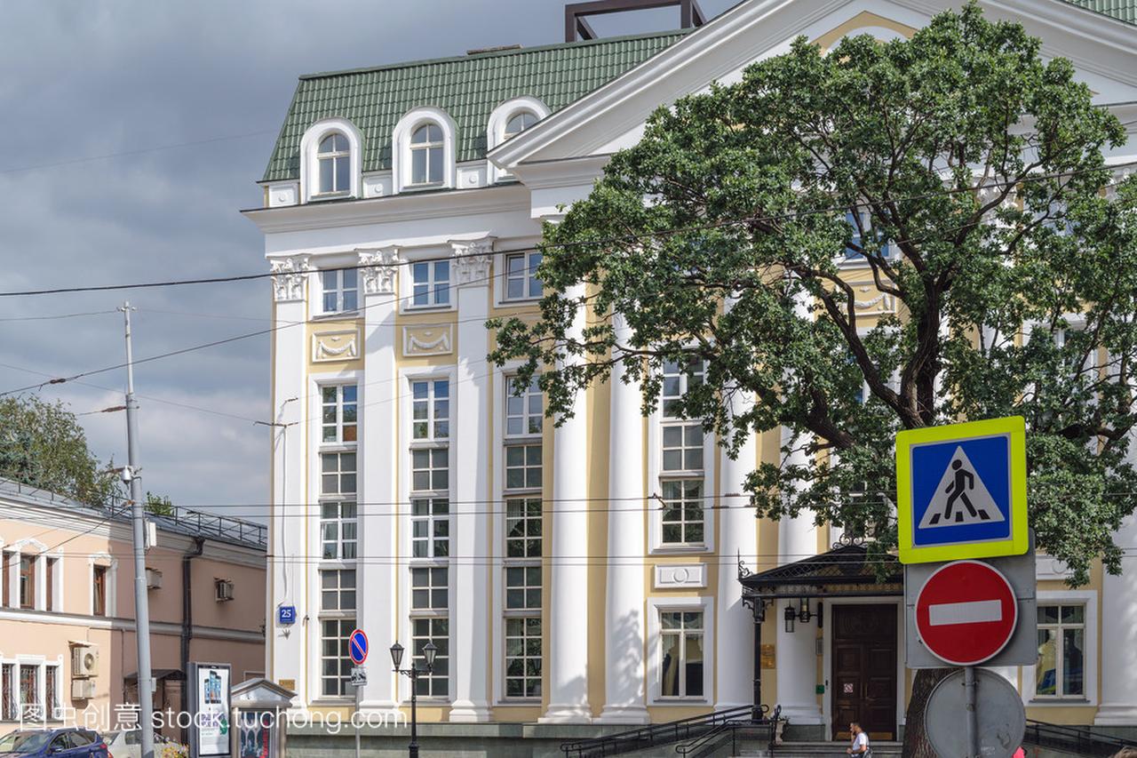 ishnevskaya Opera Centre building (address: O