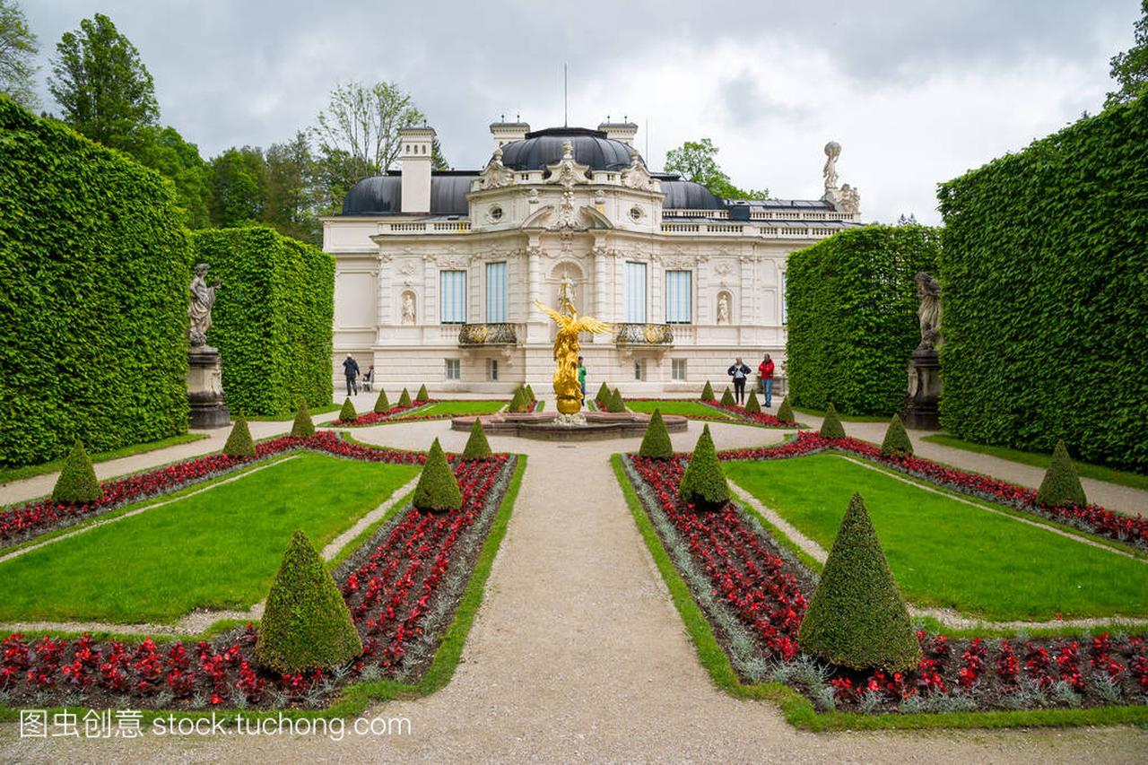 林德霍夫宫。带有侧花园东视图。德国