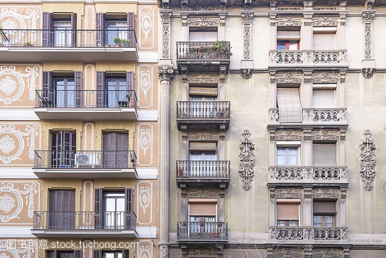 Windows 及造型在巴塞罗那的房子墙