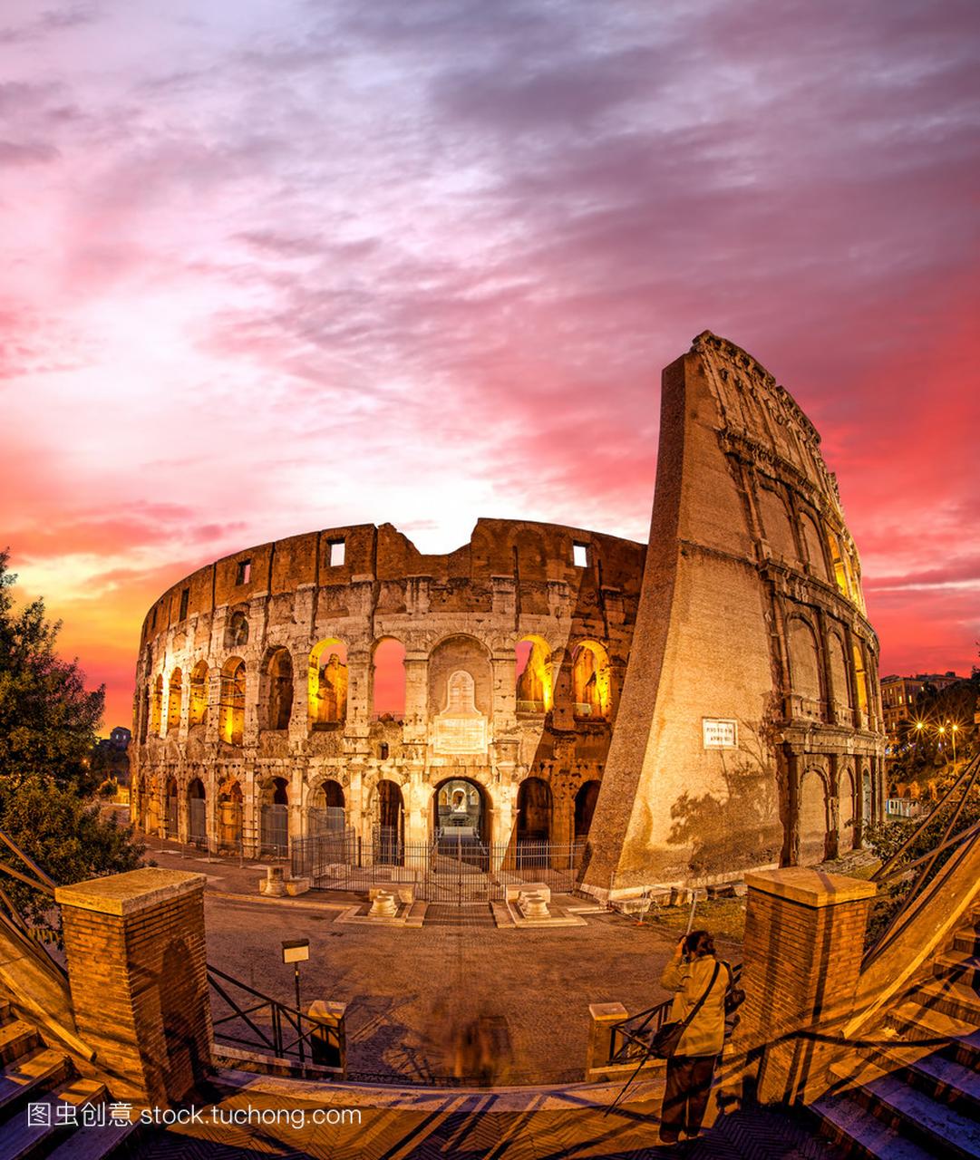 在晚上的时间在罗马,意大利古罗马圆形竞技场