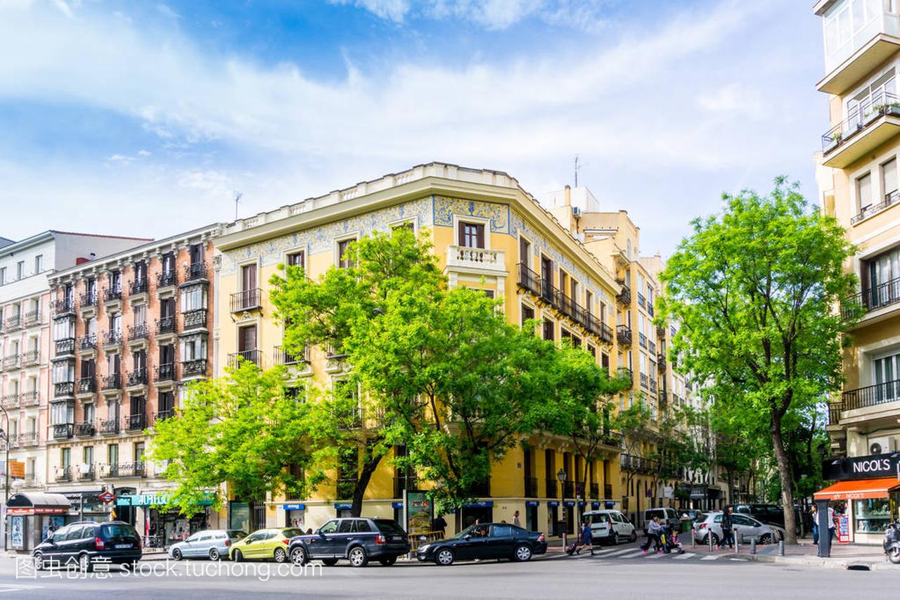 西班牙,马德里-2017 年 4 月 20 日: 街景的市中