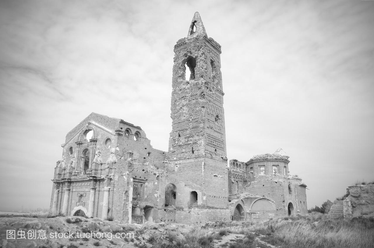 一个古老的教堂遗址在西班牙内战期间,在黑色