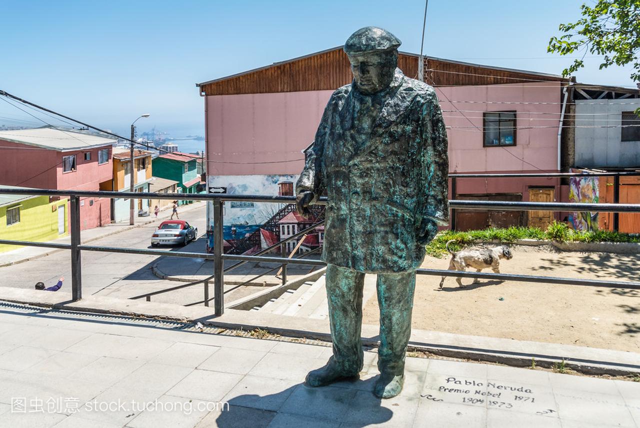 Pablo Neruda Statue