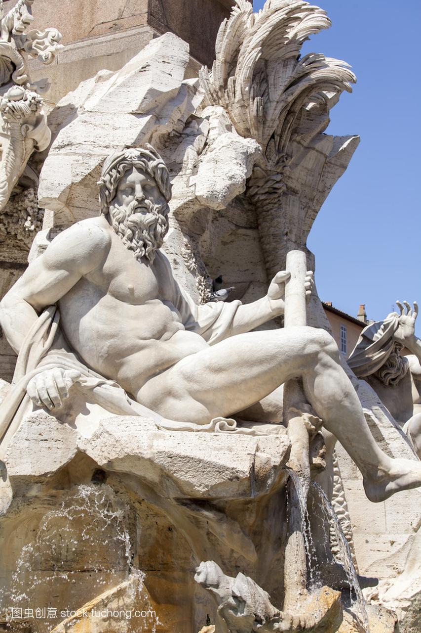 罗马,意大利,2015 年 8 月 25 日。雕塑装饰四个