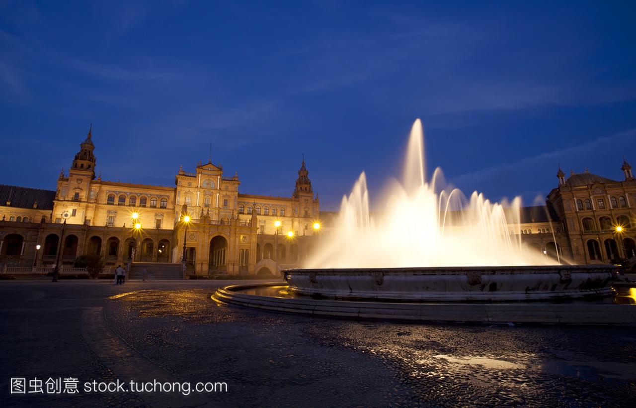 在塞维利亚西班牙广场的喷泉