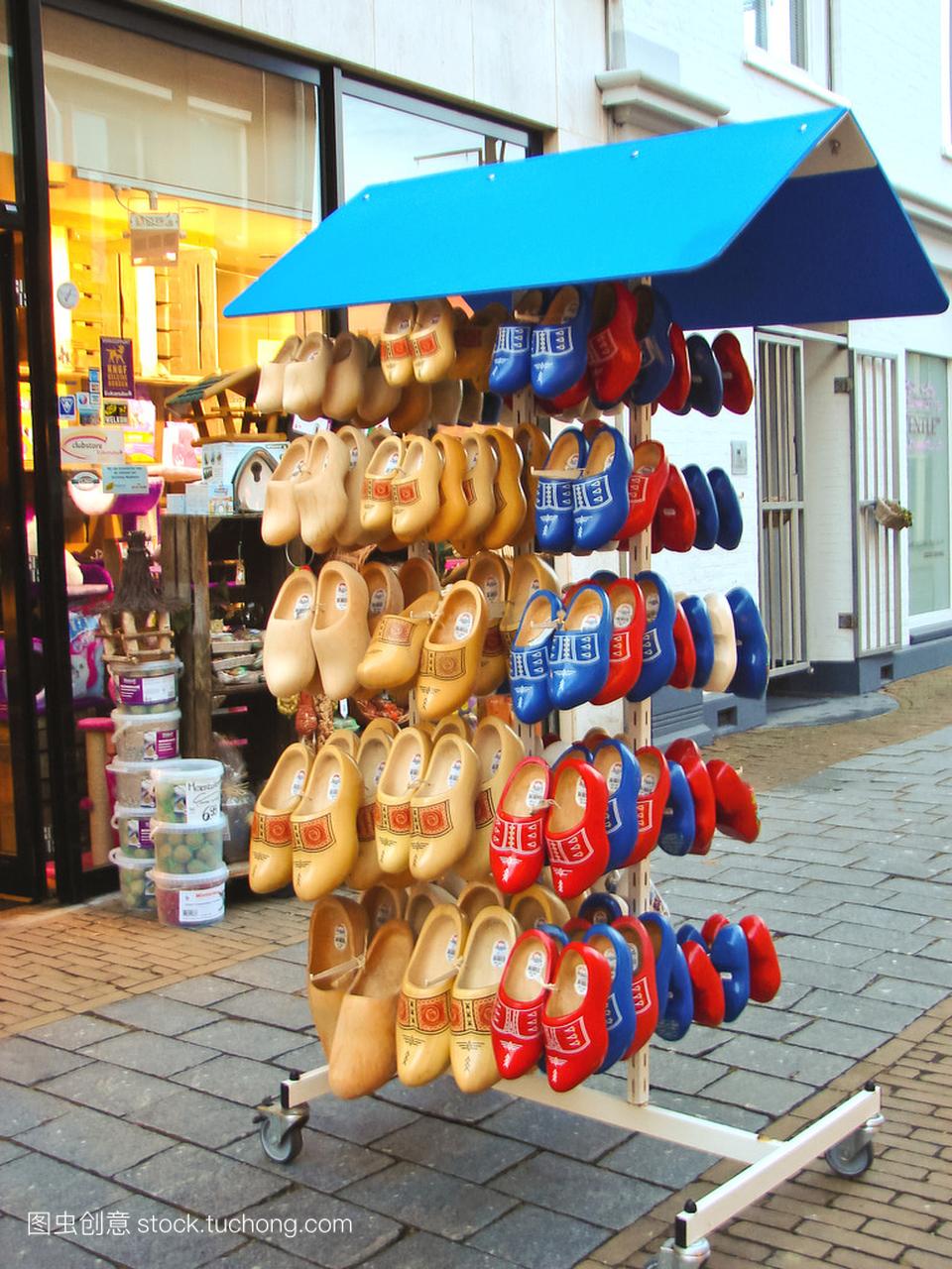 在 gorinchem 的荷兰城市销售国家鞋