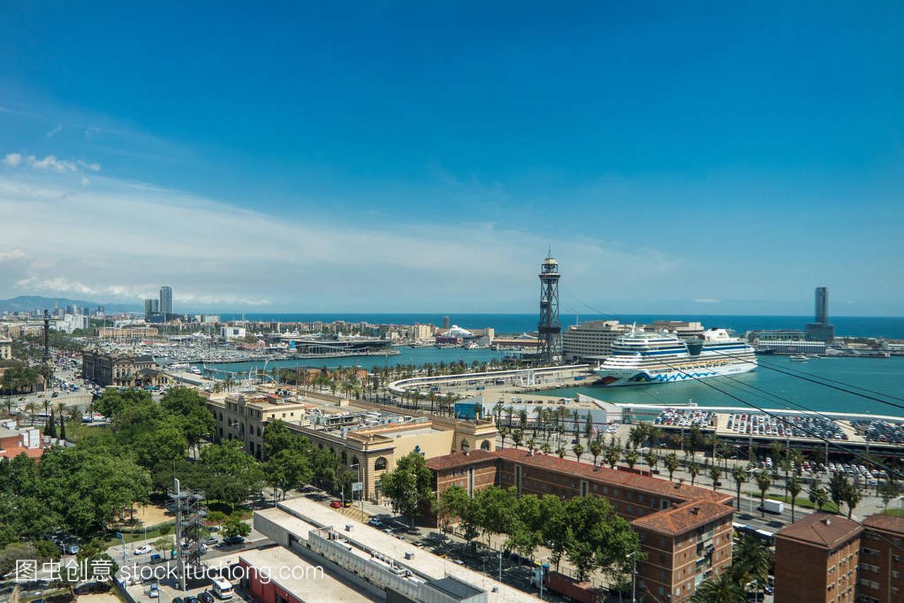 巴塞罗那港口在阳光明媚的一天