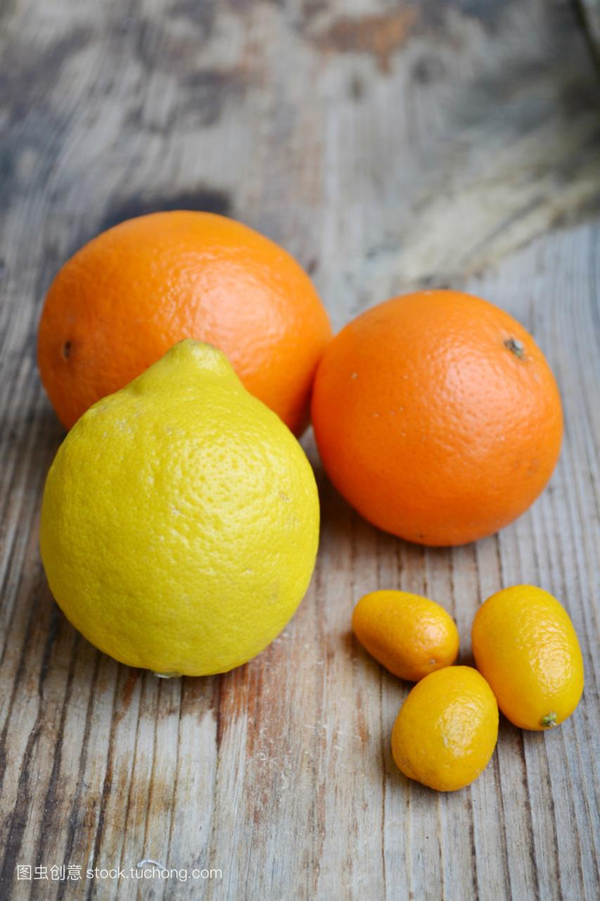 从柑橘、 金橘、 橙子和柠檬的柑橘类水果一套