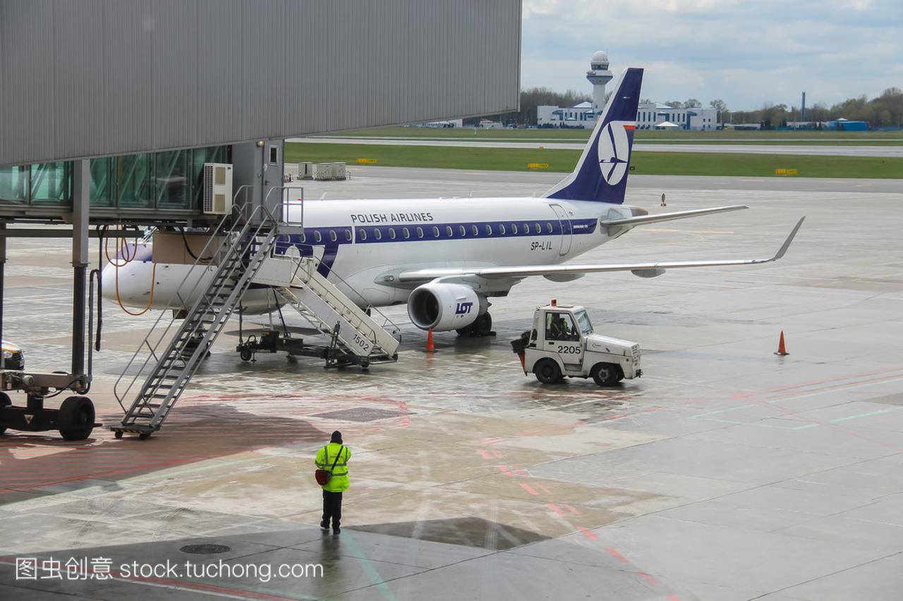 印前检查服务的波兰的航空公司的飞机在华沙肖