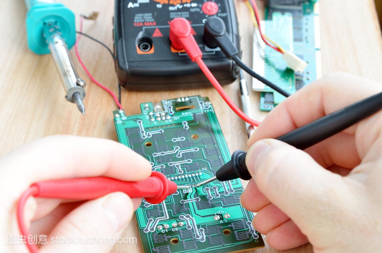 电子印刷电路板的测试维修作业