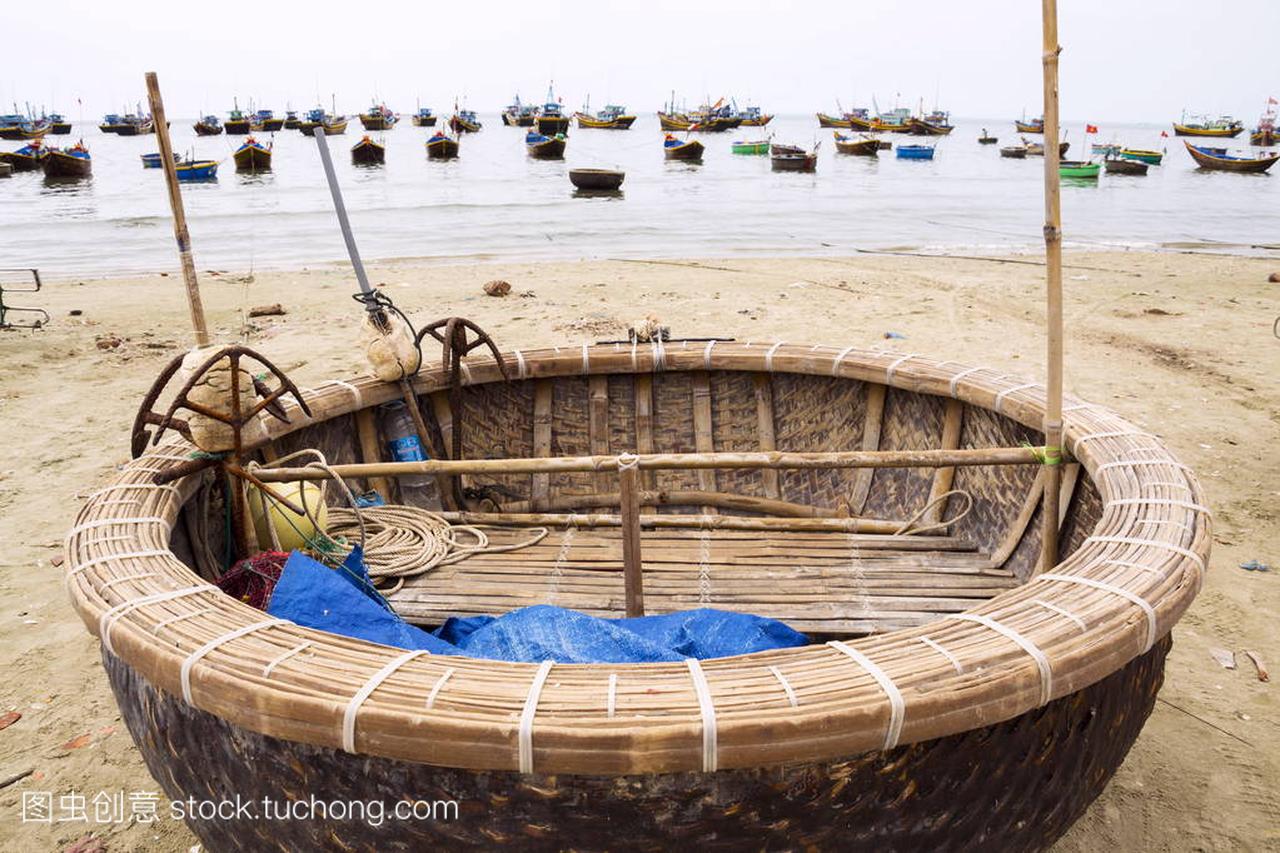 受欢迎的旅游目的地 Mui Ne,越南多彩渔船