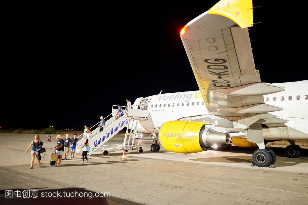 Vueling Airbus A320 at night