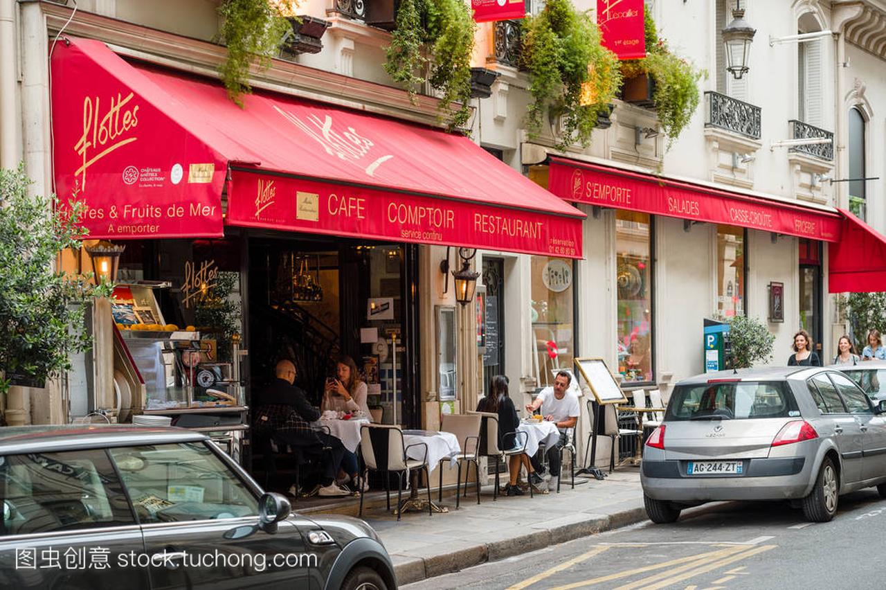 在外面吃饭的人巴黎市中心的咖啡馆 Flottes