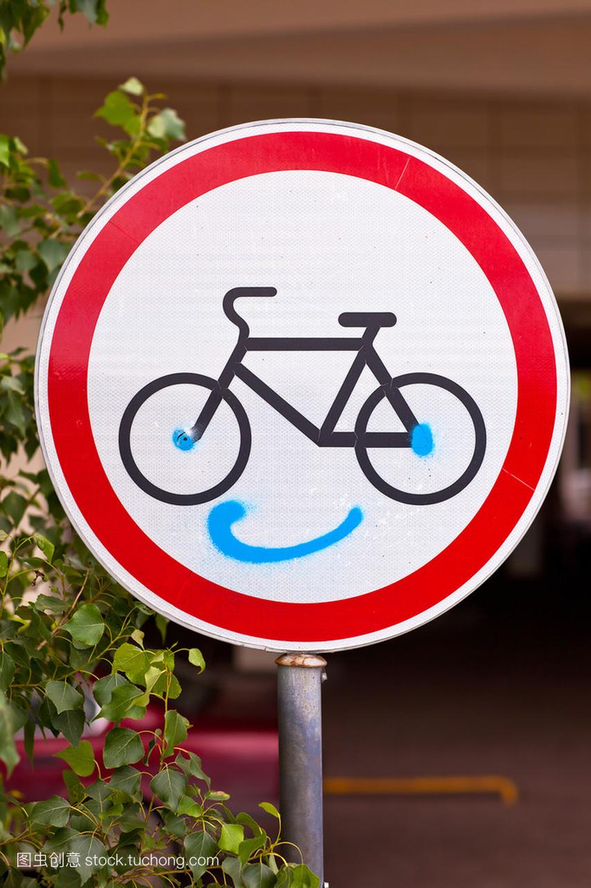 交通标志自行车运动是被禁止的