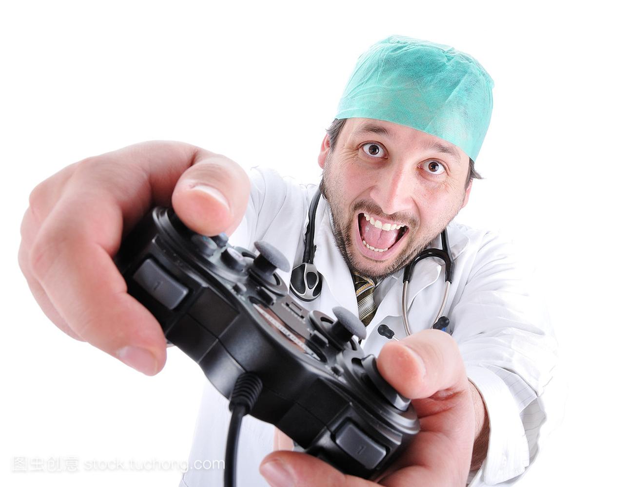 医生玩视频游戏