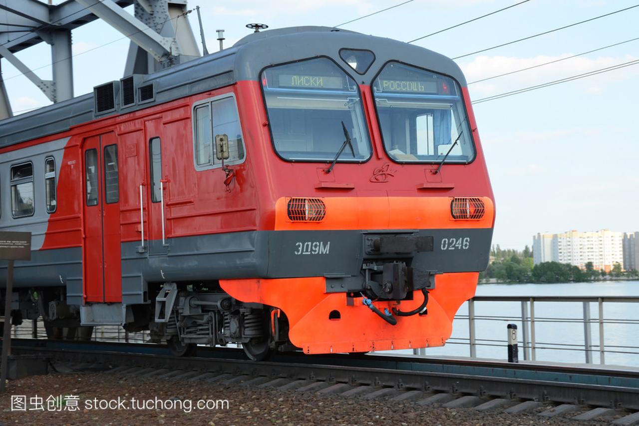 沃罗涅日-5 月 12 日: 俄罗斯铁路通勤电动火车