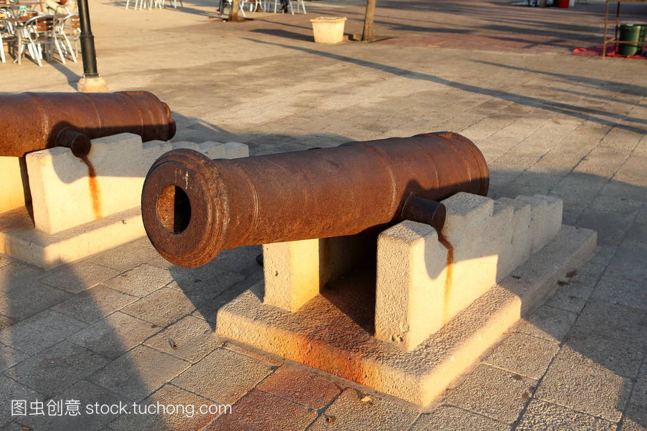大炮在桑给巴尔岛港口的石头城