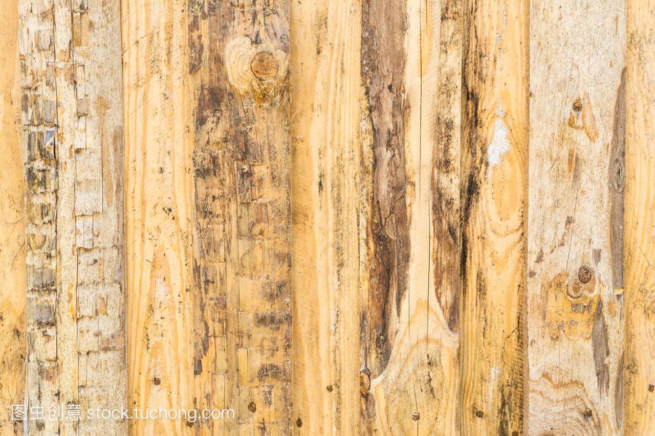 墙体用木板的纹理垂直排列木头的表面是很差的