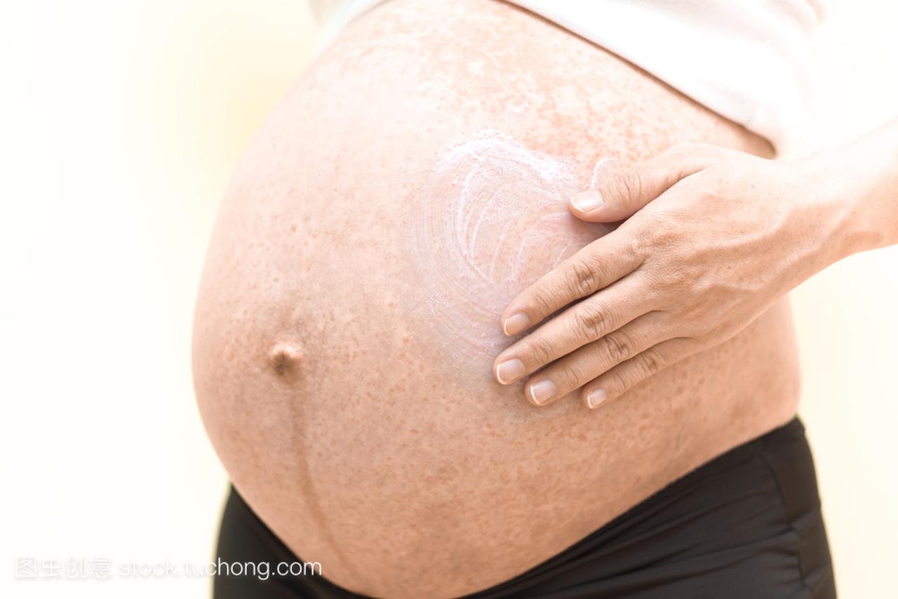 孕妇肚皮痒是怎么回事（孕期肚皮痒是什么原因导致的？如何避免？） | 说明书网