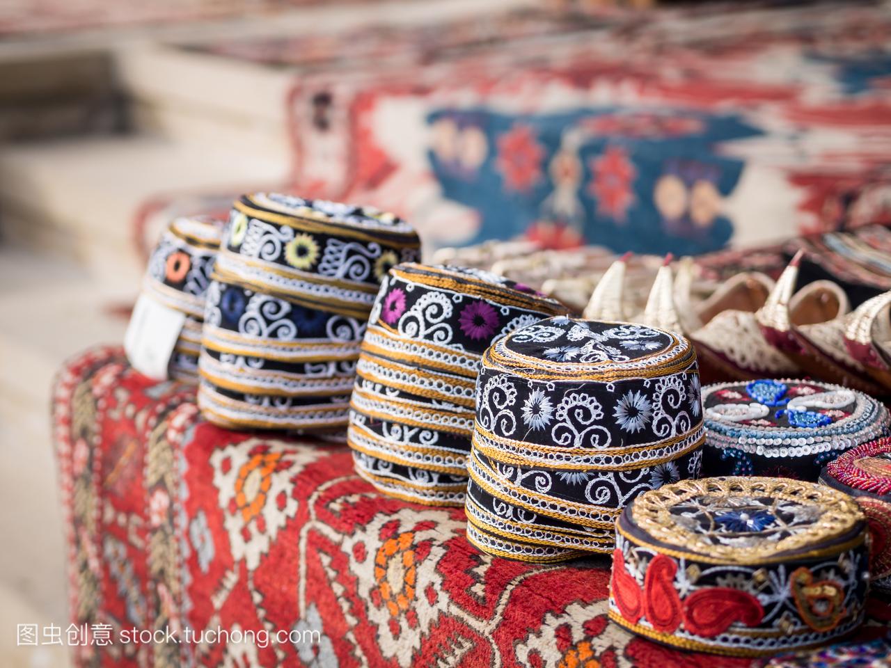 在阿塞拜疆巴库旧镇的当地市场上卖的纪念品