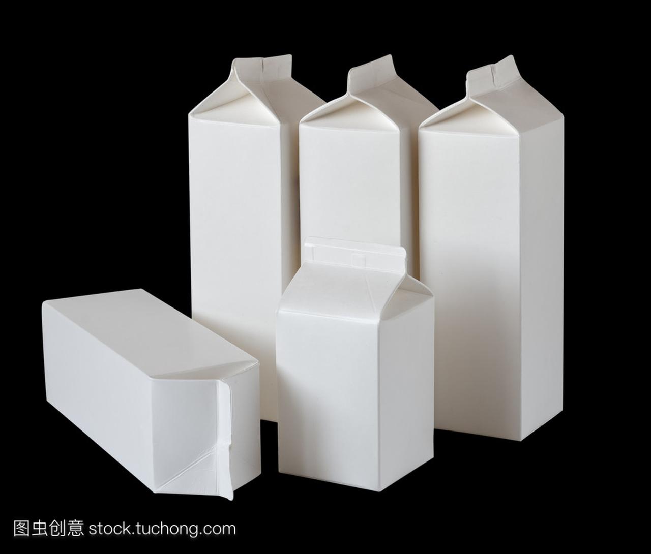五个牛奶箱每半公升和升上黑