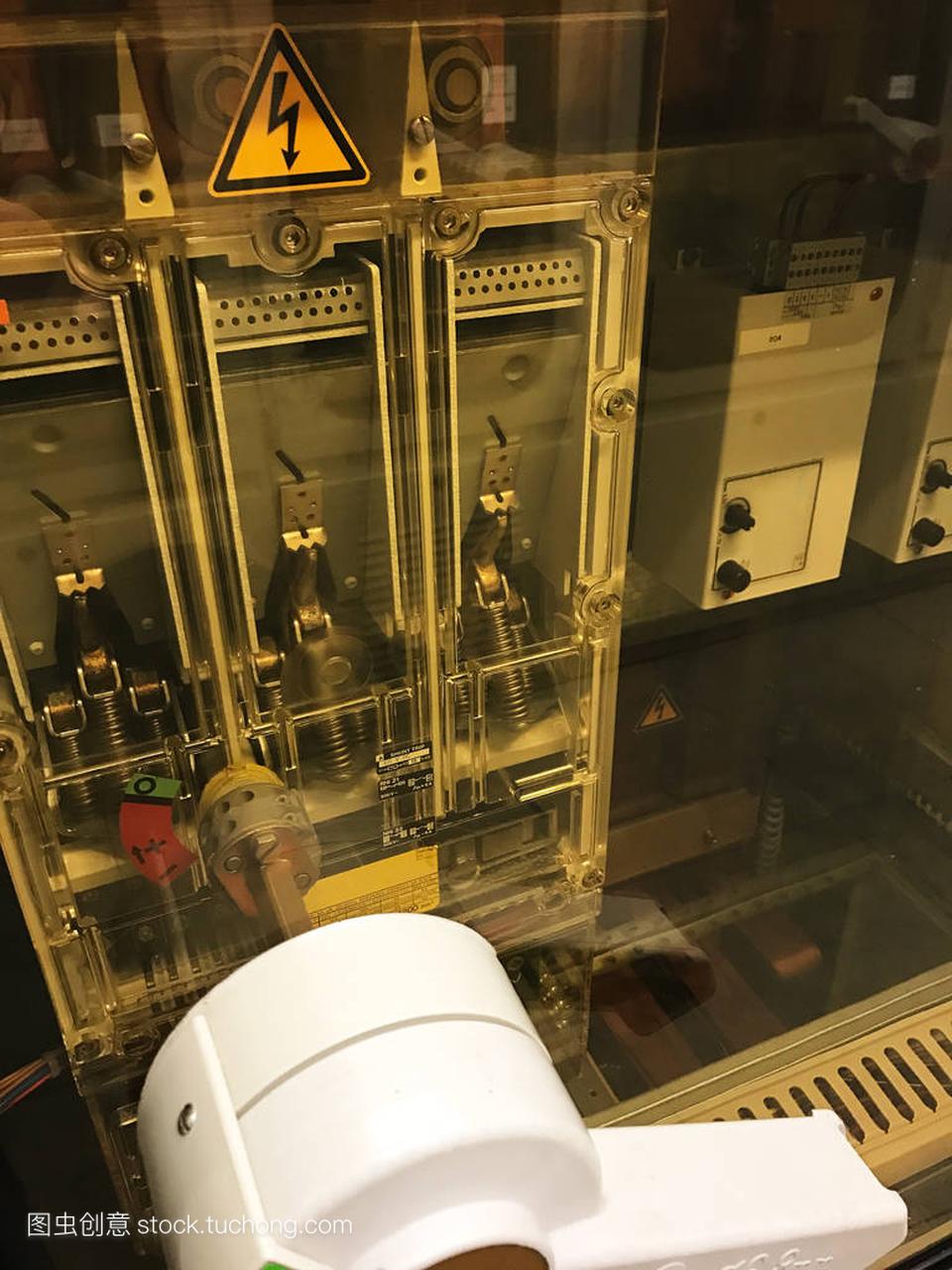 大电流直流配电柜的湿度控制大型数据中心