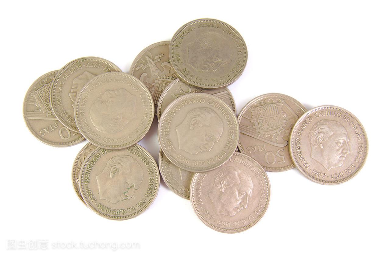 一群老西班牙硬币 50 比塞塔在白色背景上显示