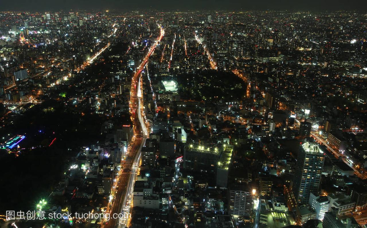 美丽的夜晚的城市之一查看在日本,大城市大阪