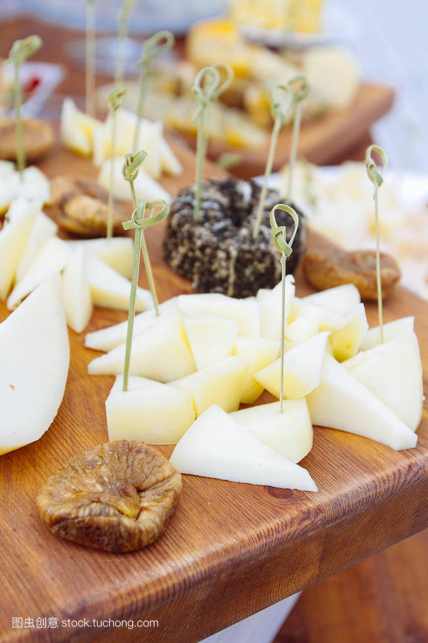 奶酪板: 瑞士干酪,卡门培尔奶酪奶酪、 蓝纹奶酪