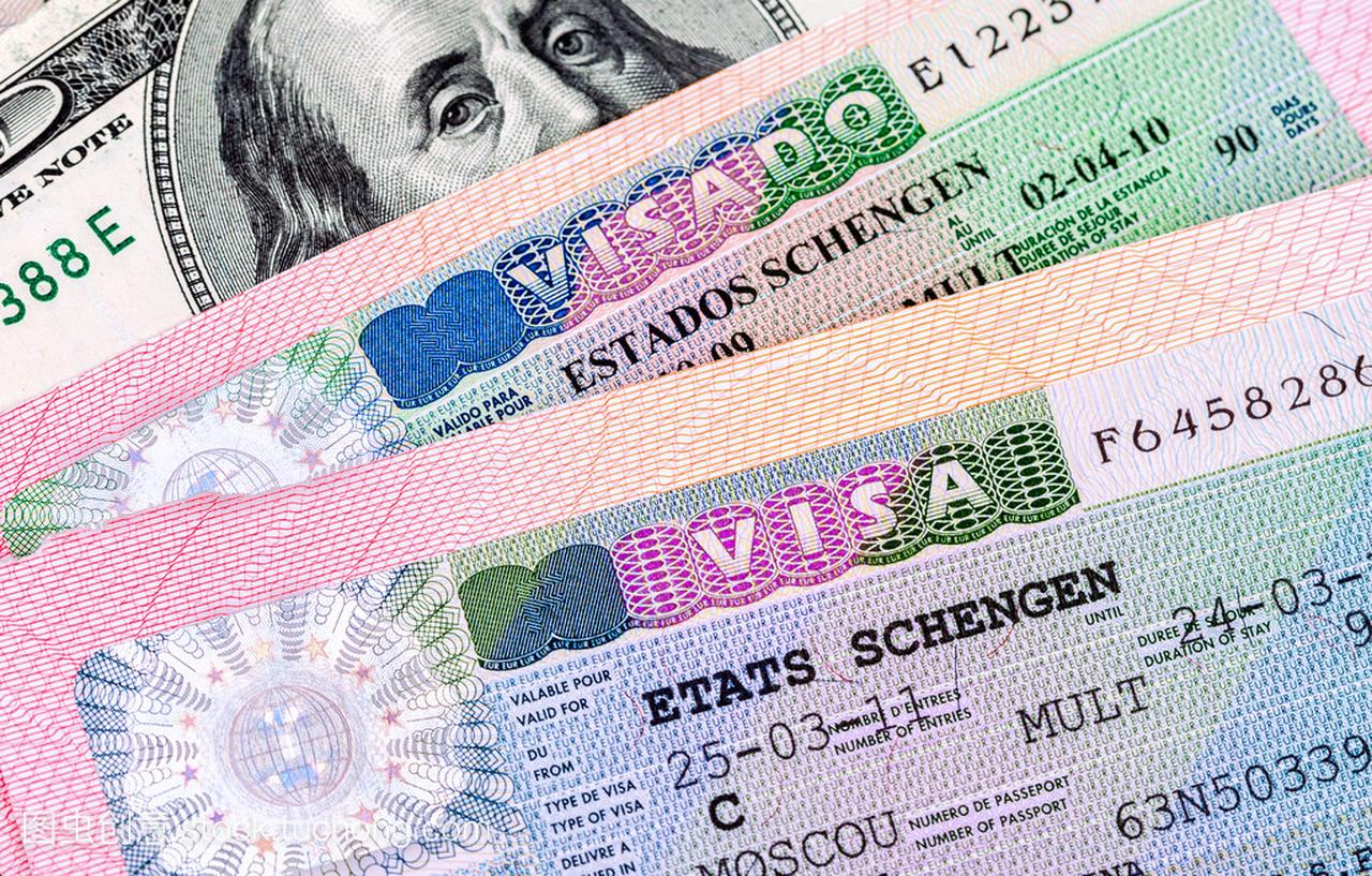 片段的申根签证的护照和美国美元 bankno