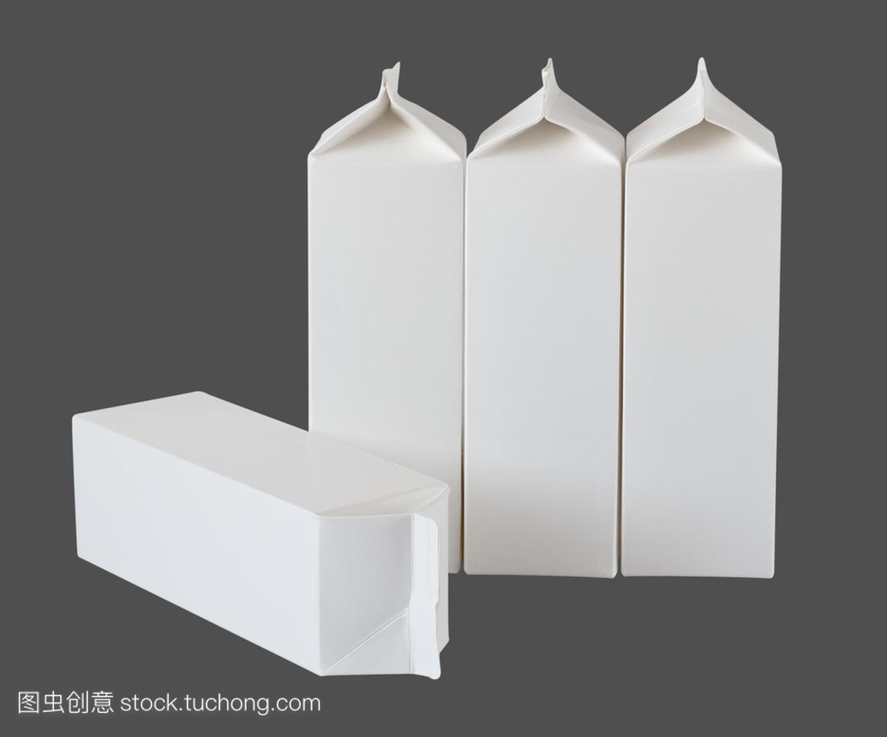 四个牛奶盒每升和升上灰色