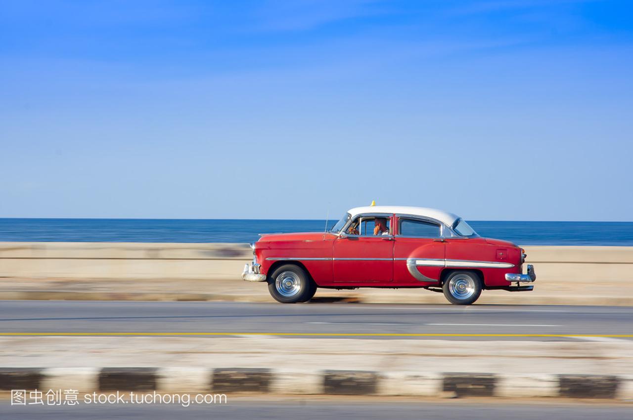 古巴哈瓦那-2015 年 8 月 30 日: 经典美国老爷车