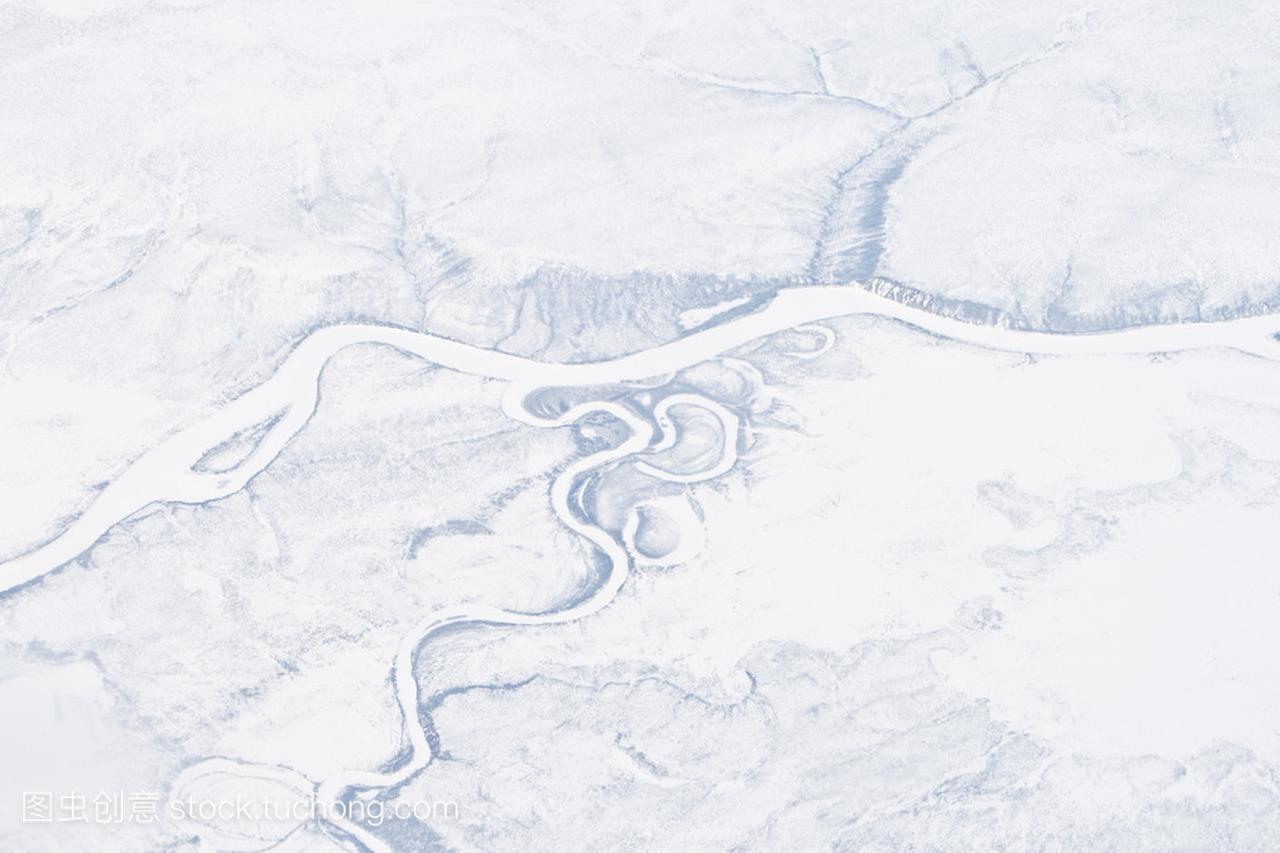 空中冻的河、 萨哈共和国,上扬斯克山脉、 锡伯