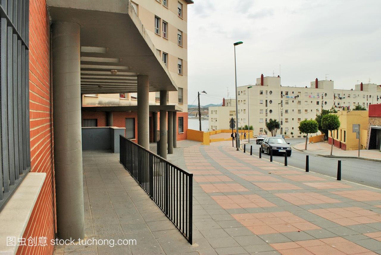 位于非洲北部的西班牙城市的大街上叫休达