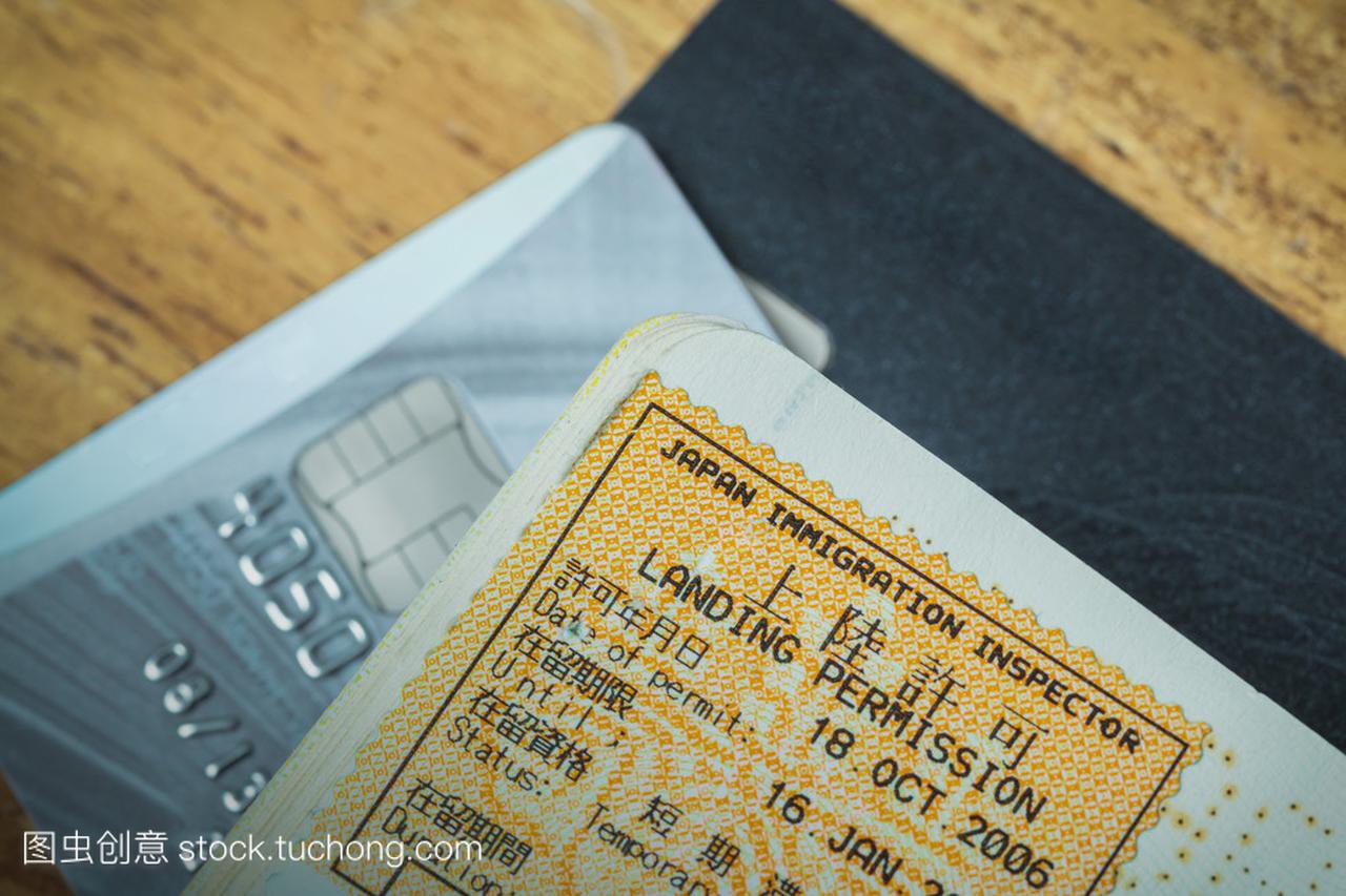 日本和旅游概念的信用卡护照邮票签证