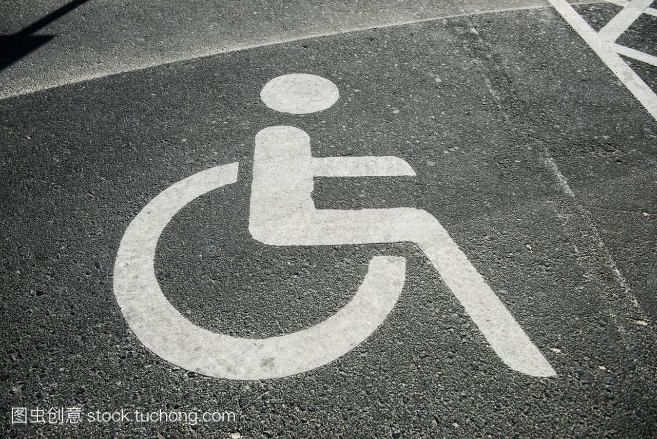 标志的残疾人的停车位