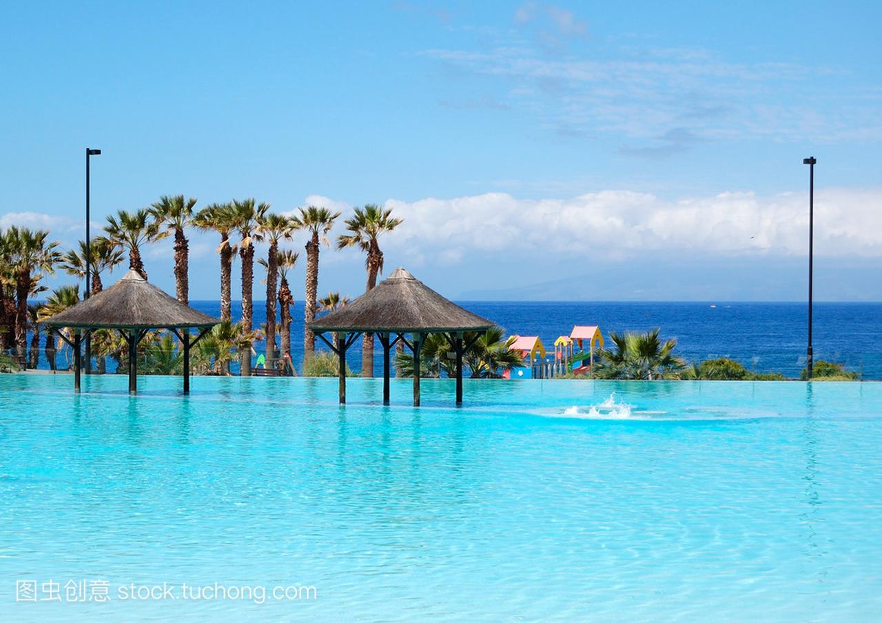 游泳池和按摩池和豪华酒店,特内里费岛的海滩