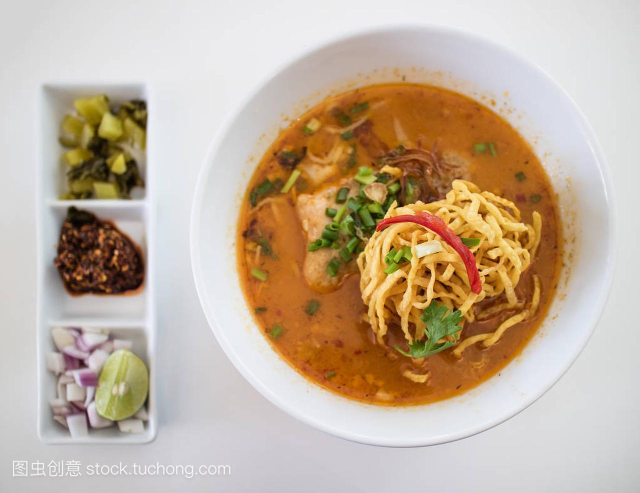 考 Soi 食谱、 鸡,咖喱汤面北部泰国食品
