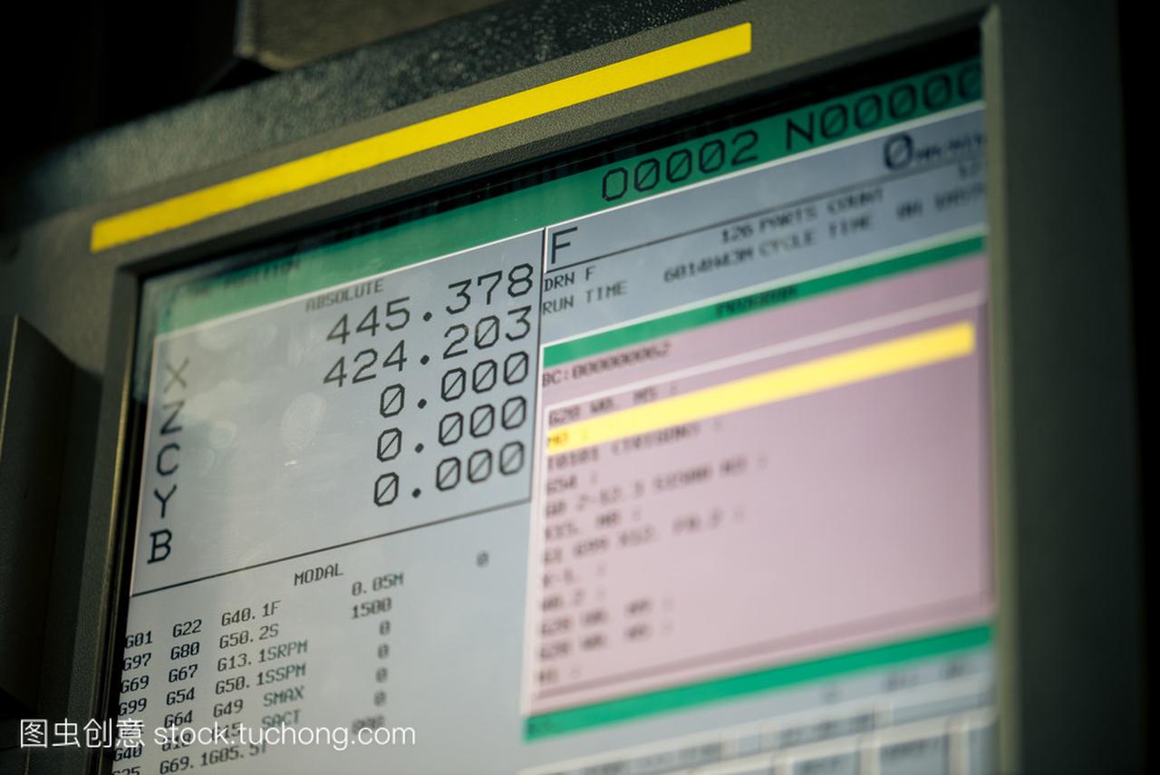 数控机监视器显示与运行的程序代码和号码与参
